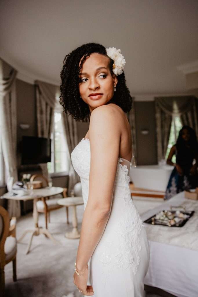 Préparatifs de la mariée au CHâteau d'aubry – moments complices avec ses proches