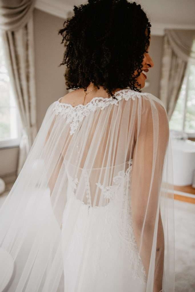 Préparatifs de la mariée au CHâteau d'aubry – moments complices avec ses proches
