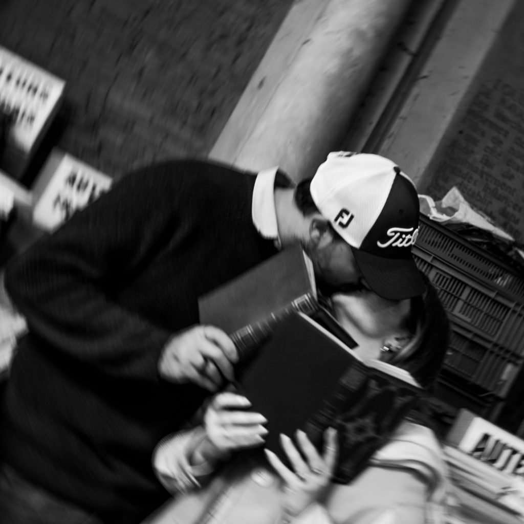 photo de couple au vieille bourse à Lille