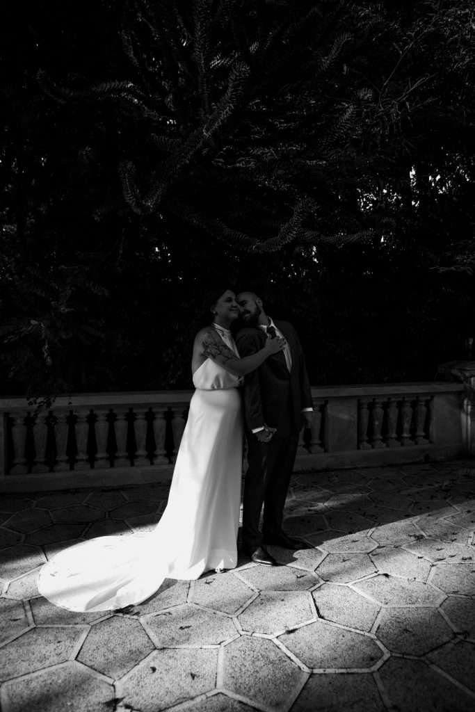 Photographe Mariage Lille photo de couple prise en noir et blanc émotif