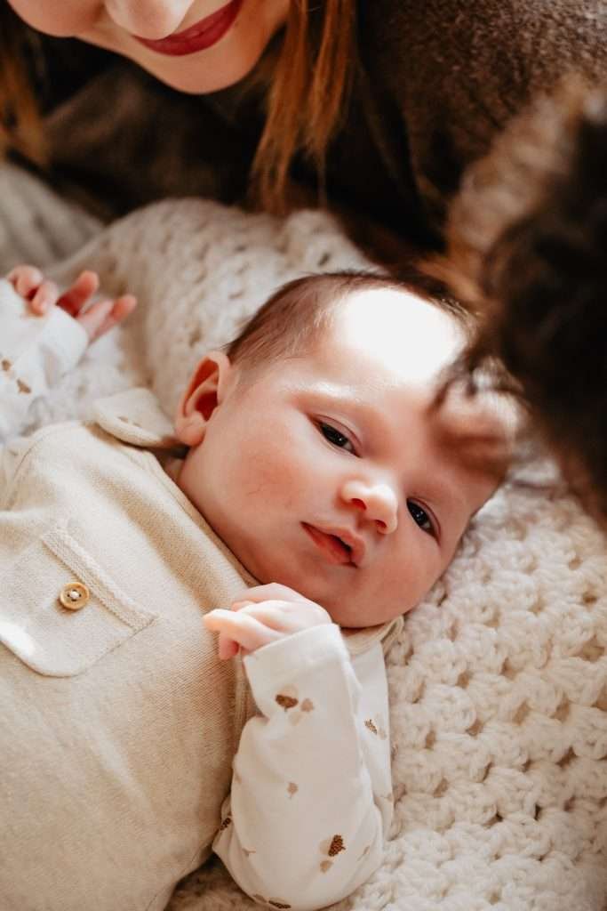 Photo de bébé naturel à domicile à Lille – moments tendres