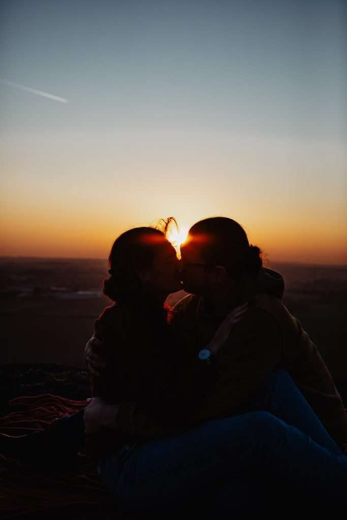photo de couple au coucher du soleil à Lille