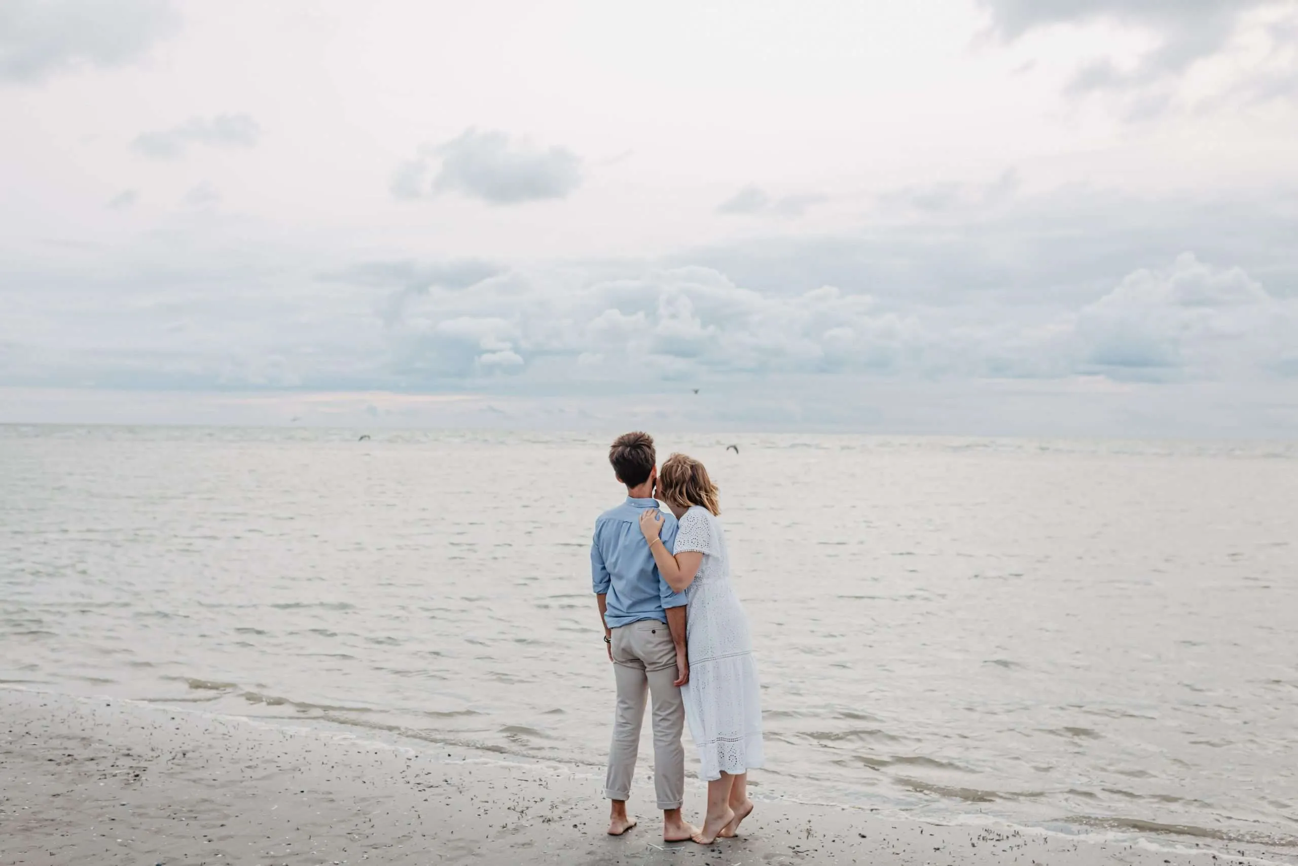 photo de couple sur plage à la côte d'opale