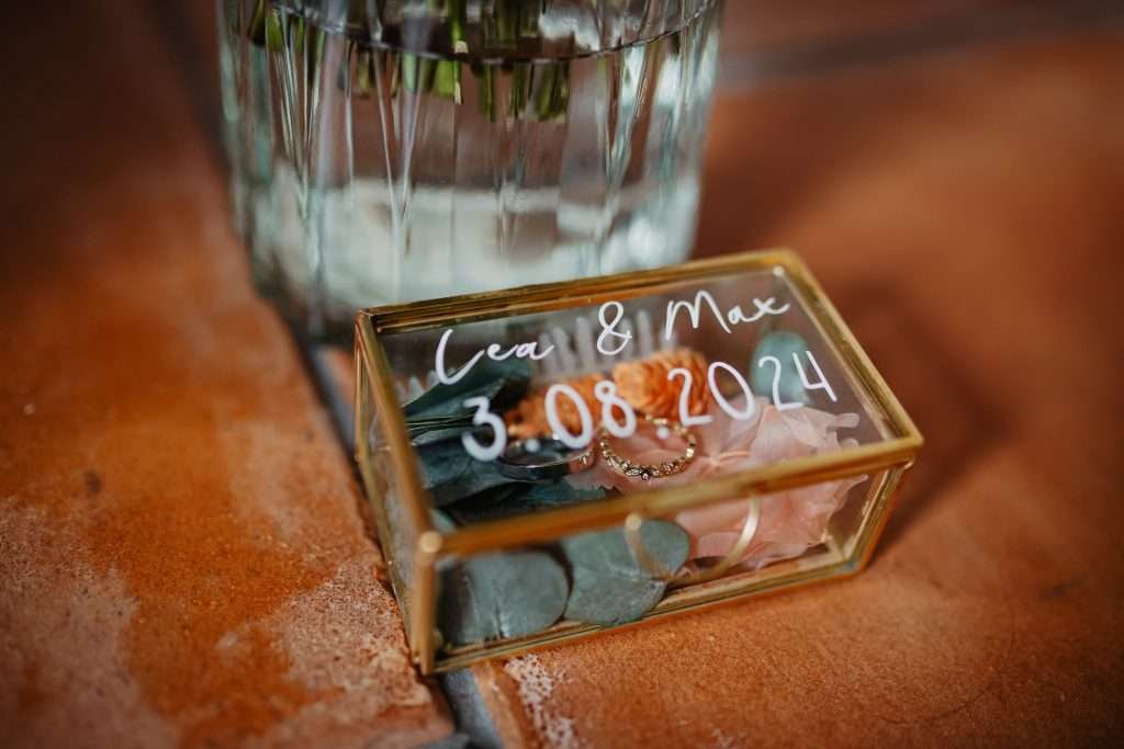 Photo des préparatifs du mariage - photo des alliances
