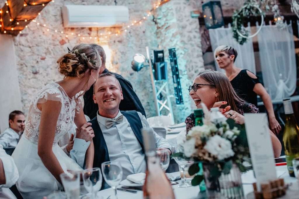 photos des  mariés au soirée dansante à la maloterie