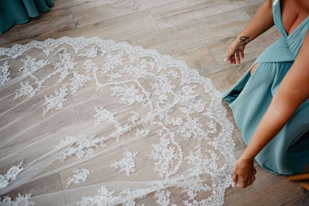 photo des préparatifs de la mariée dans une maison familiale dans l'Avesnois