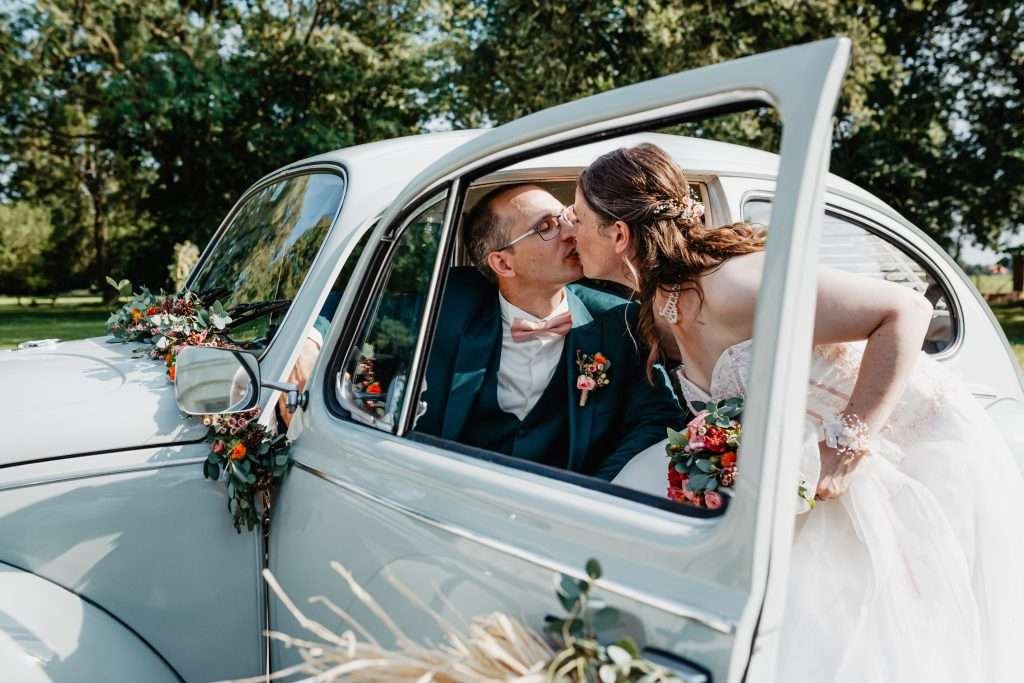 photo de mariage lille avec voiture location ancien