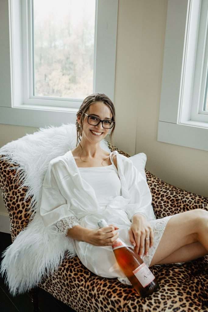 bride getting ready pictures winnipeg wedding