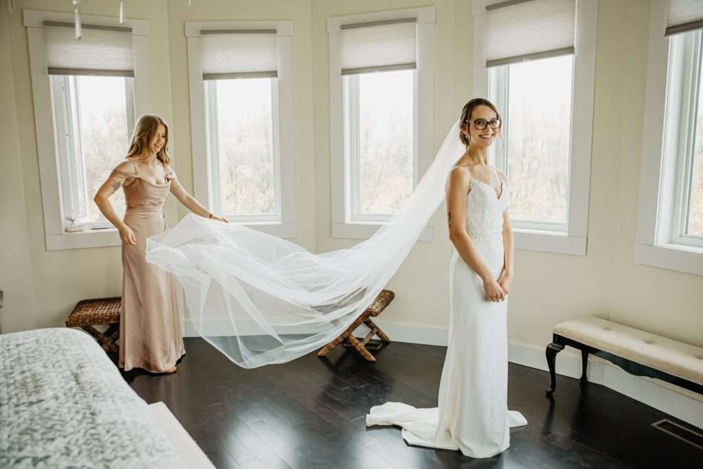 bride getting ready pictures winnipeg wedding