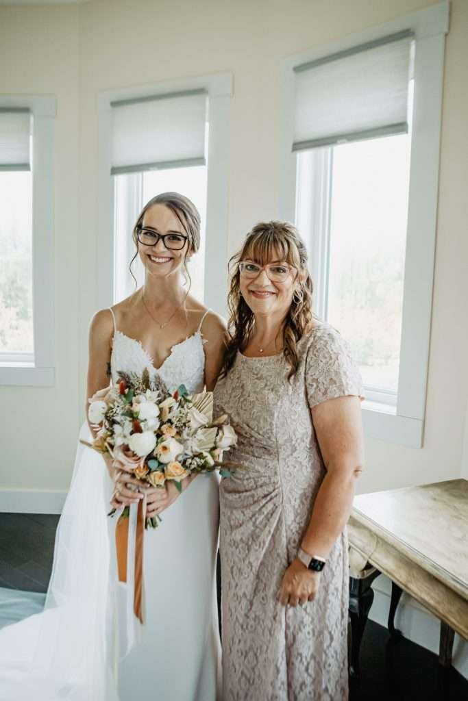 bride getting ready pictures winnipeg wedding