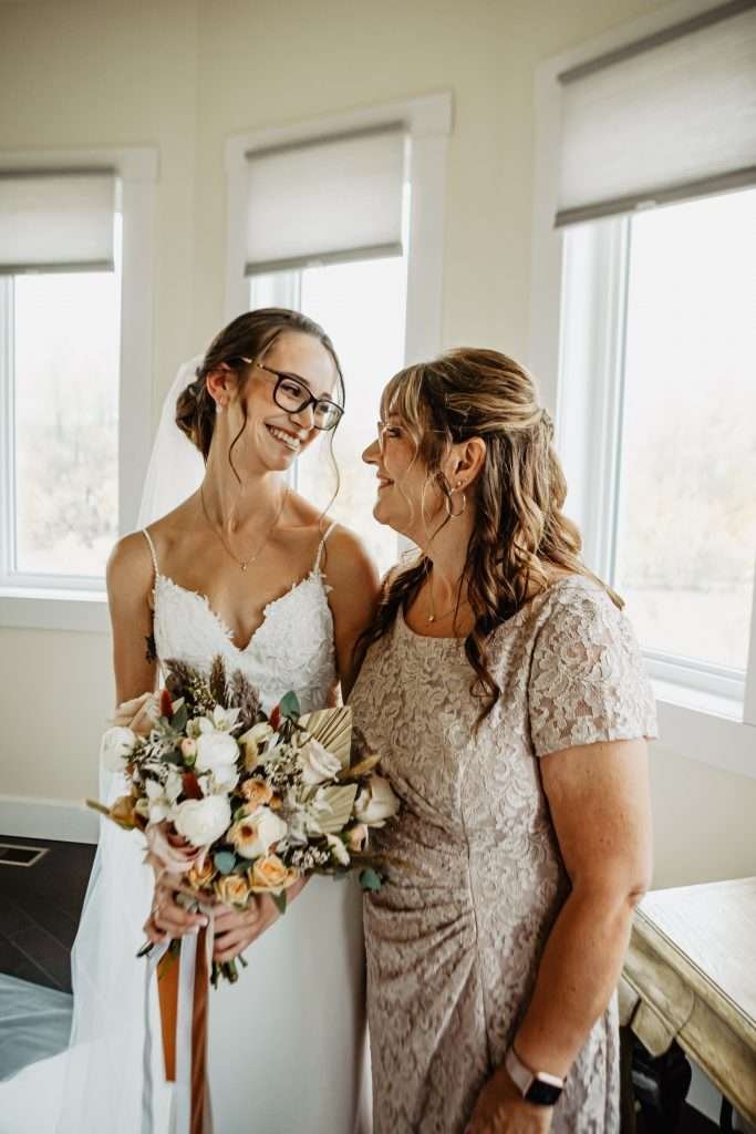 bride getting ready pictures winnipeg wedding