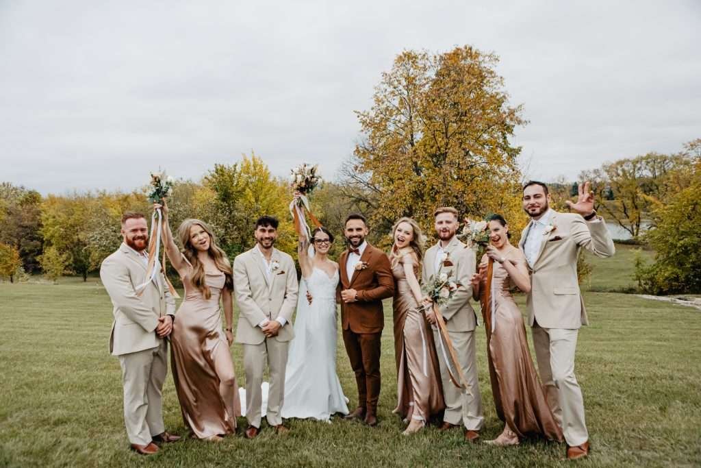 Winnipeg Wedding Photographer - Family pictures and group pictures in autumn