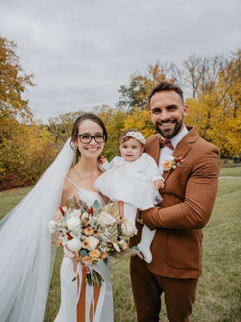 family pics winnipeg autumn wedding