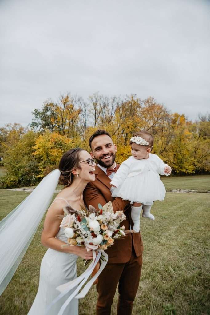 family pics winnipeg autumn wedding