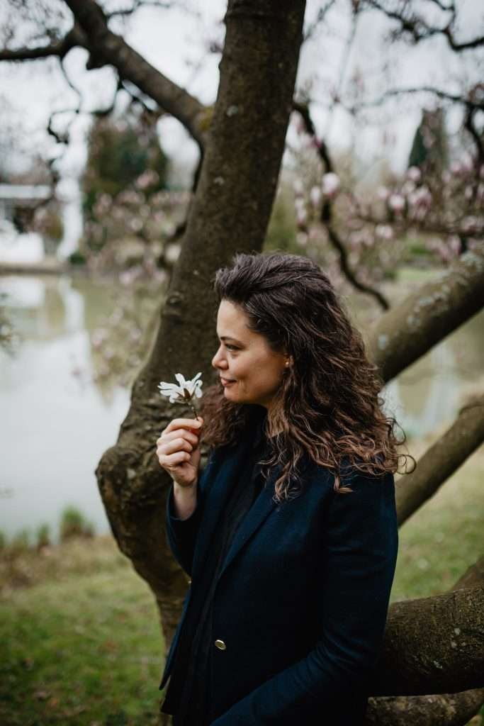 séance portrait à lille avec femme pensive
