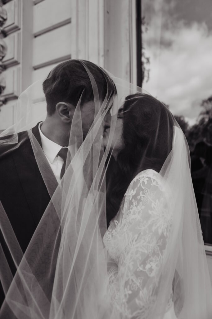 séance couple après à la mairie de croix mariage