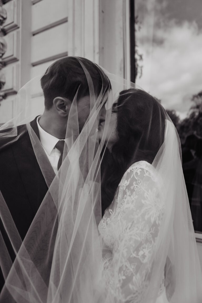 séance couple après à la mairie de croix mariage